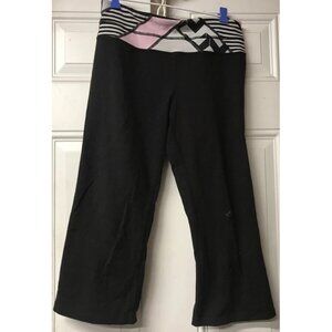 Lululemon Wunder Under CropBlack / Quilting Winter 11 Reversible Mid Rise Size 6